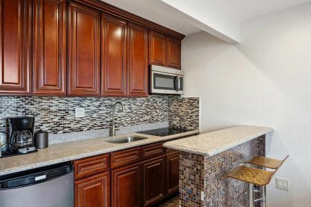 Ramada by Wyndham Flushing - 13