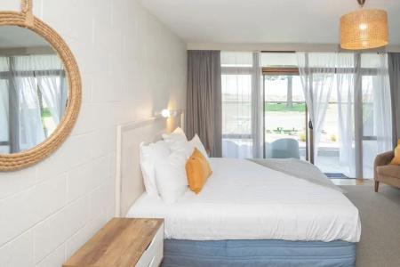 Whispering Sands Beachfront - 16