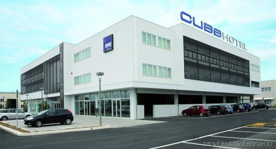 Cube - 0