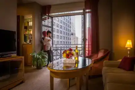 Giraffe by Library Hotel Collection - 80