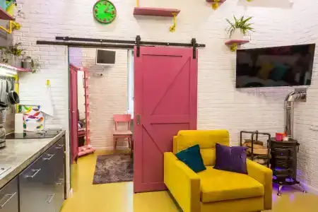 Studio V - 4