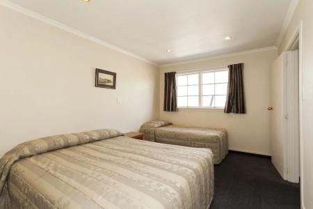 Colonial Inn - 69