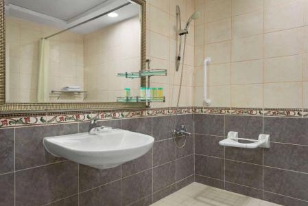 Howard Johnson Plaza by Wyndham Dubai Deira - 7