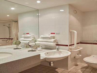 Future Inn Cardiff Bay - 8