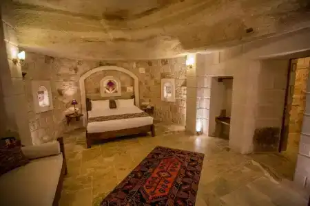Zara Cave - 8