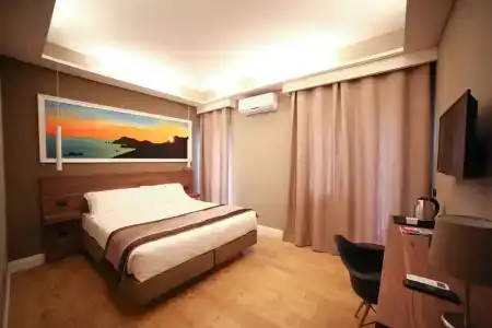 7th Floor Suite - 0