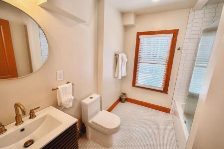 The Historic Peninsula Inn - 126