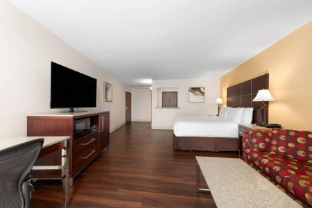 Wyndham Riverfront - 11