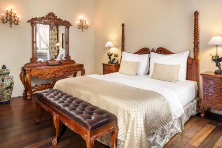 Iron Gate & Suites - 31