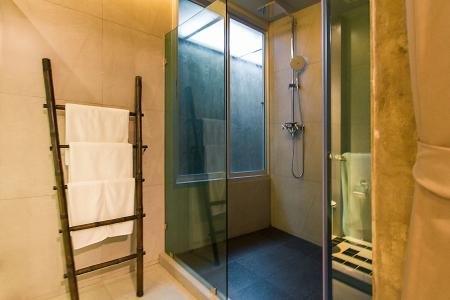 Kroque Boutique & Bistro - 8