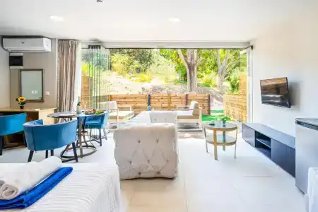 Bamboo Suites Boutique - 170