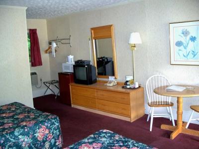 Castlewood Inn - 2
