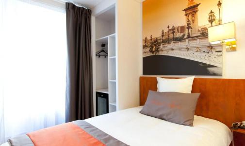 Alyss Saphir Cambronne Eiffel - 4
