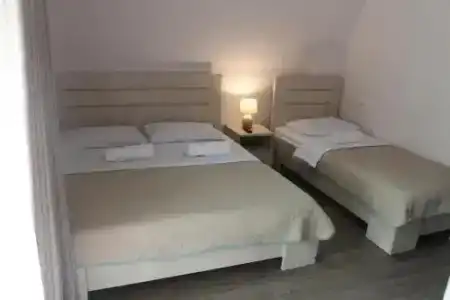 Deluxe Guest House - 3