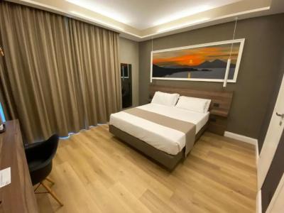 7th Floor Suite - 95