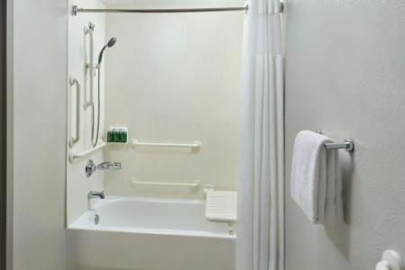 Courtyard by Marriott Broadway - 9