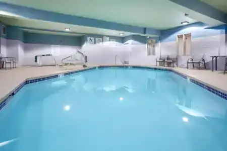 Holiday Inn Express & Suites, an IHG - 13