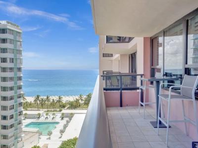 The Alexander All Suites - 689