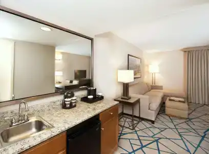 Embassy Suites by Hilton Seattle - 6