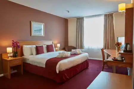 Future Inn Cardiff Bay - 38