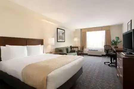 Days Inn by Wyndham Airport - 23