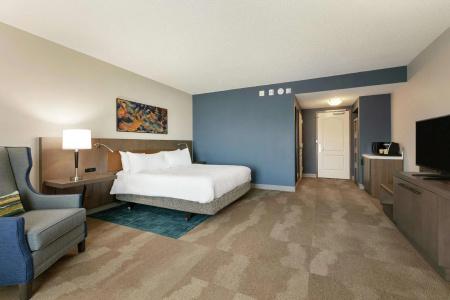 Hilton Garden Inn East - 36