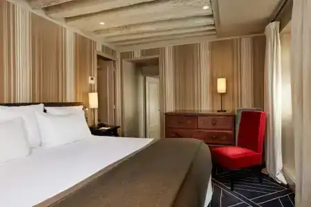 Le Pavillon de la Reine & Spa - Small Luxurys of the World - 149