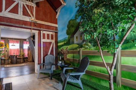 The Anniversary Inn - - 141