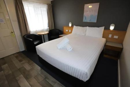Reign Inn - 94