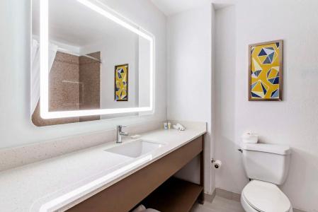 Country Inn & Suites by Radisson, Beach, TX - 7