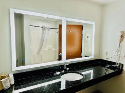Days Inn & Suites by Wyndham - 113