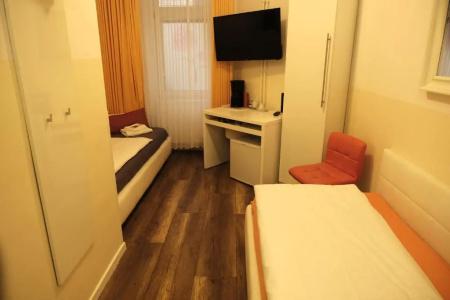 City Guesthouse Pension Berlin - 37