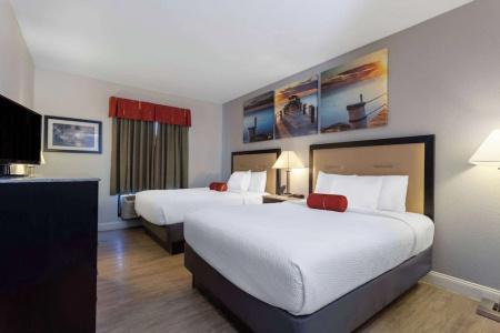 Days Inn & Suites by Wyndham - 80