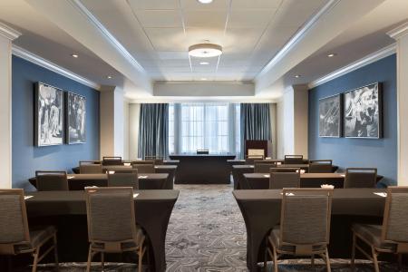 Hilton New Orleans / St. Charles Avenue - 16