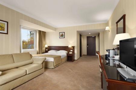Ramada & Suites by Wyndham Bucharest North - 5