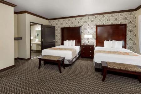 Hawthorn Suites by Wyndham - 47