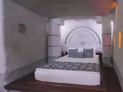 Local Cave House - 30