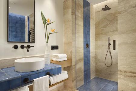 Carlton International - 112