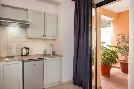 Nisea Samos - 15