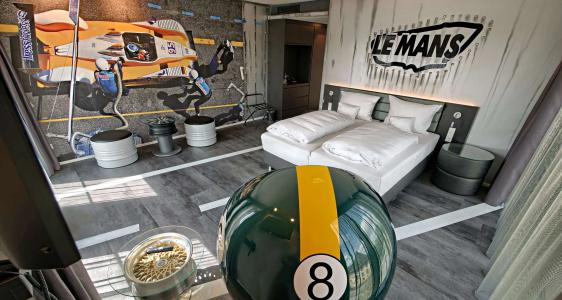 v8 Classic Motorworld Region Stuttgart - 16