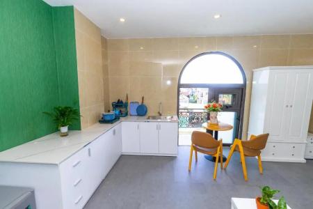Ngan Pho Studio & - 180