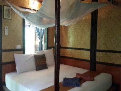 Dolphin Bungalows - 12