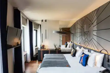 Clark Budapest - Adults Only - 7