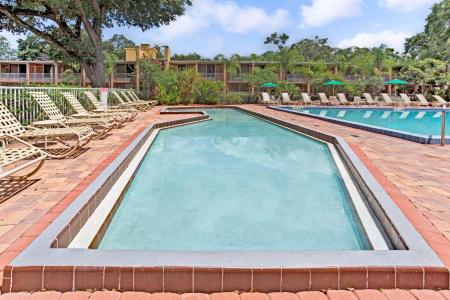 Howard Johnson by Wyndham Tropical Palms - 12