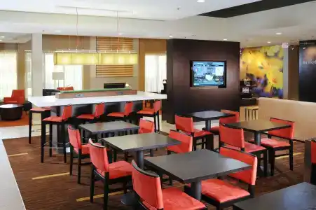 Courtyard by Marriott Houston Hobby Airport - 14