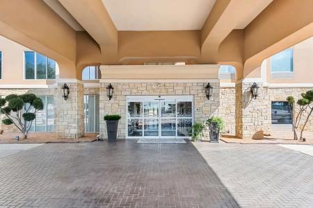 Hampton Inn & Suites I-20 - 27