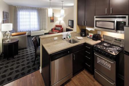 TownePlace Suites by Marriott West - 21