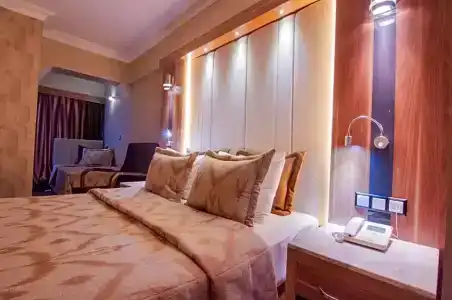 Laurs Experience & Elegance - 36