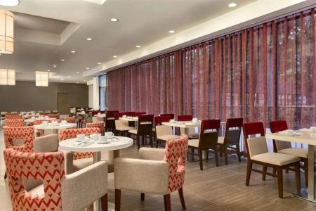 Doubletree by Hilton Airport, ON - 31