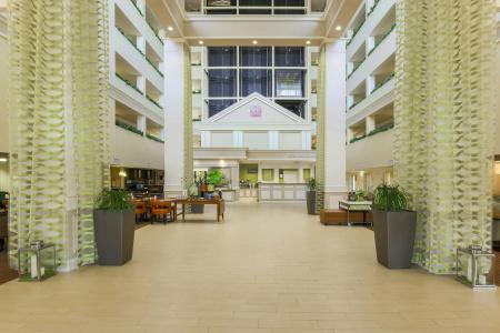 Hilton Garden Inn Dallas/Market Center - 29